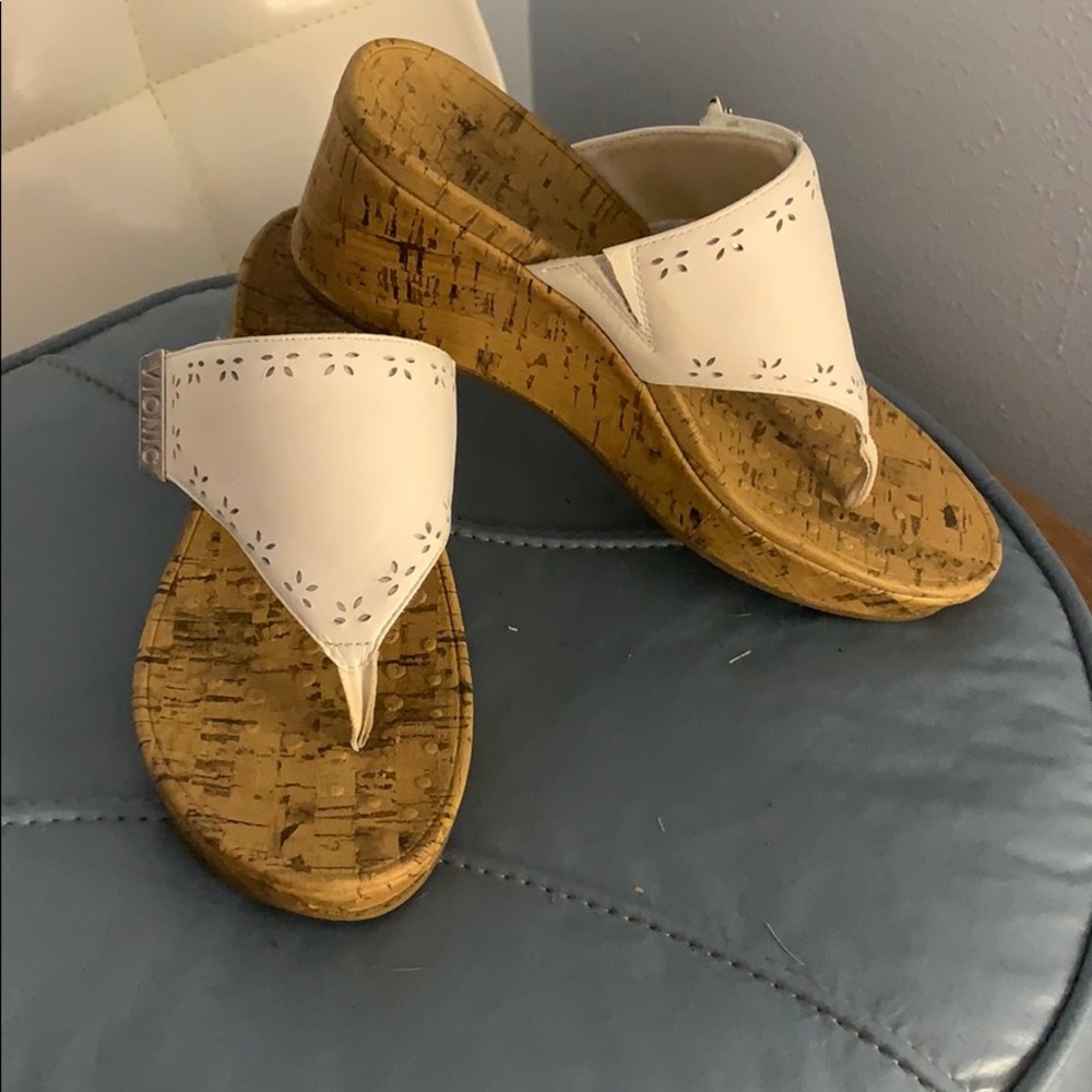 Vionic White Sandals